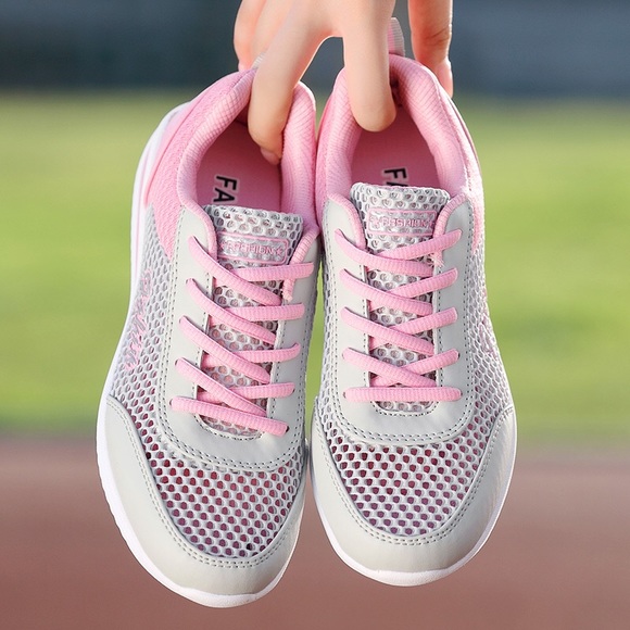 Athletic shoes - Picture 1 of 3